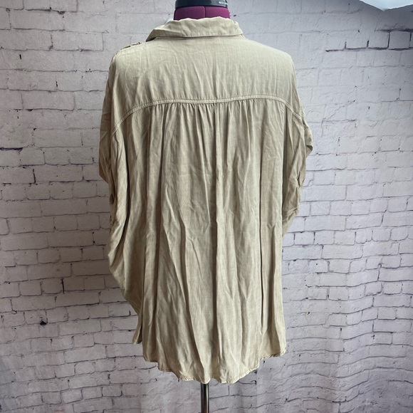 Talulah size large khaki tan colored short sleeve button down shirt - Picture 4 of 6